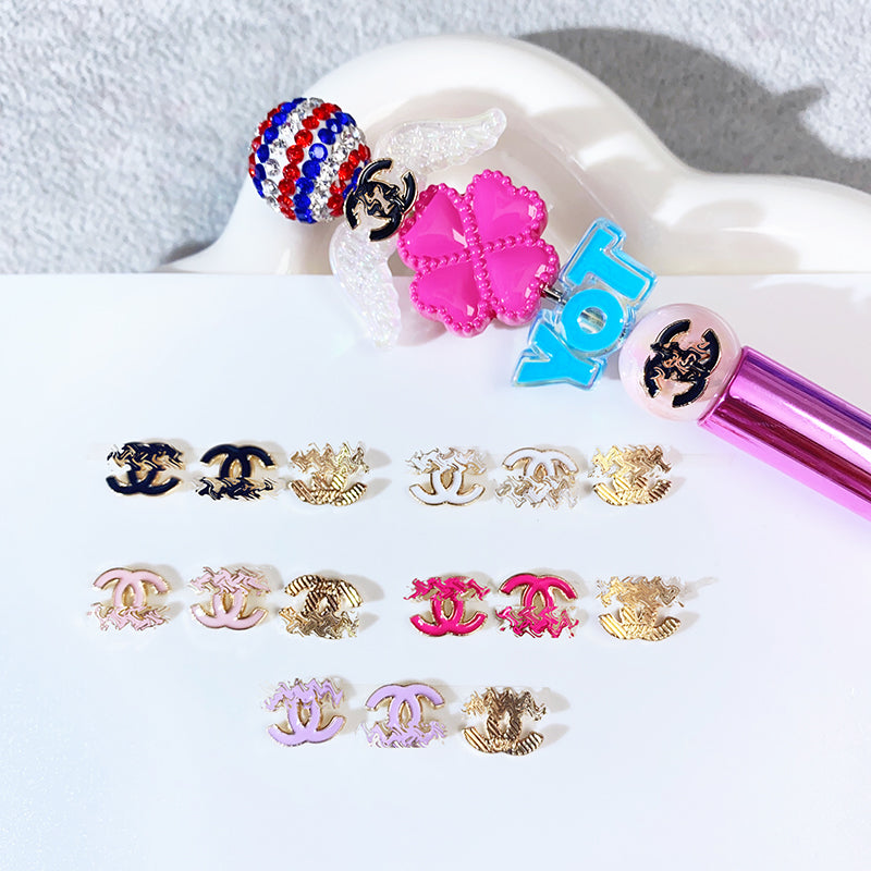 【ML03】メタルLOGO/C 選べる多色/DIY用ビーズ用ネイル用/メタル系/大量注文可 ネイルパーツ デコパーツ