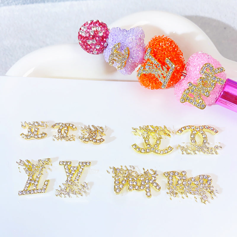 キラキラの高品質の贅沢なダイヤC/メタルLOGO/ネイルパーツ/DIY用ビーズ用/メタル系/大量注文可/デコパーツ