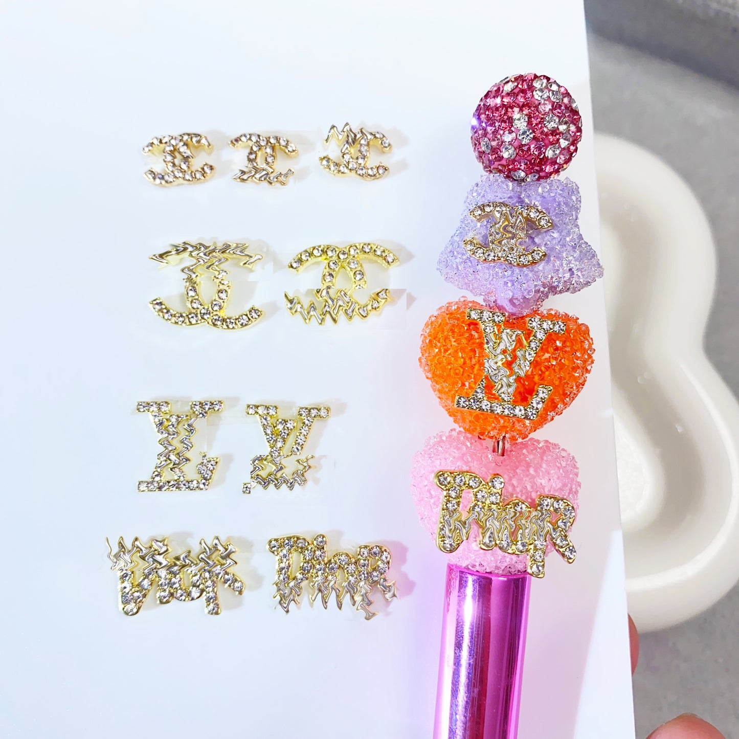 キラキラの高品質の贅沢なダイヤC/メタルLOGO/ネイルパーツ/DIY用ビーズ用/メタル系/大量注文可/デコパーツ