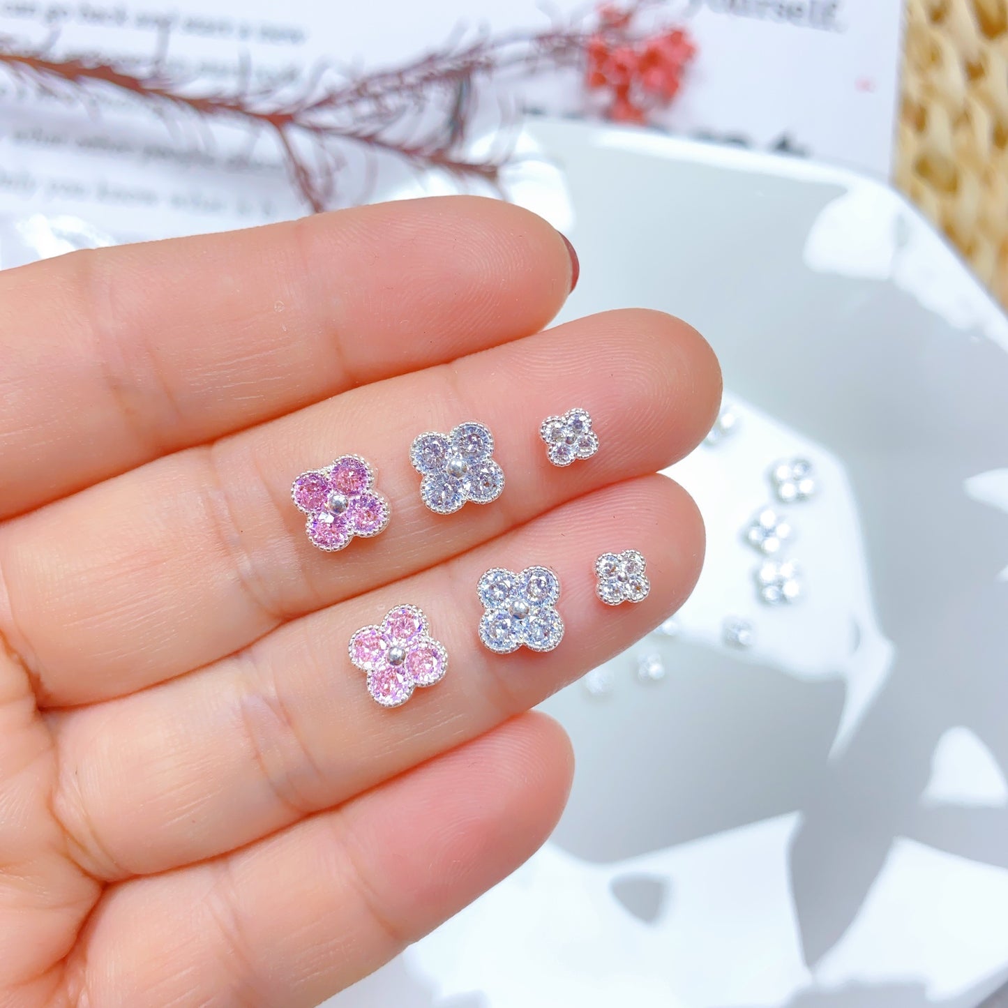 【ML15】高品質ダイヤモンド付きクローバー/ストン付き/シルバーメッキ/大人気/ネイルパーツ/メタル系/DIY/ネイル用/デコパーツ