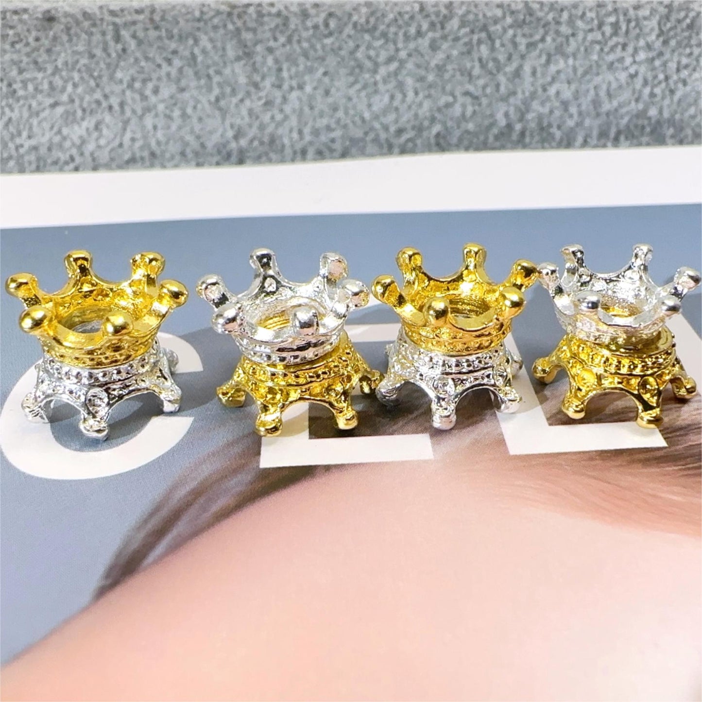 メタル王冠(12mm) ロンデル ビーズ/選べる2色/DIY用 ビーズ用/メタル系/大量注文可 デコパーツ