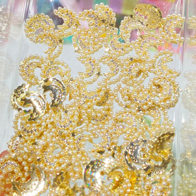 【N19】高品質/ジルコン付き/パール三日月ちゃん/メタル系/2色/キラキラ/ネイルパーツ/デコパーツ