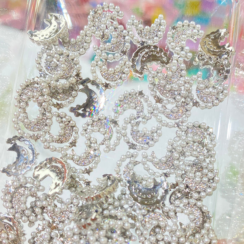 【N19】高品質/ジルコン付き/パール三日月ちゃん/メタル系/2色/キラキラ/ネイルパーツ/デコパーツ