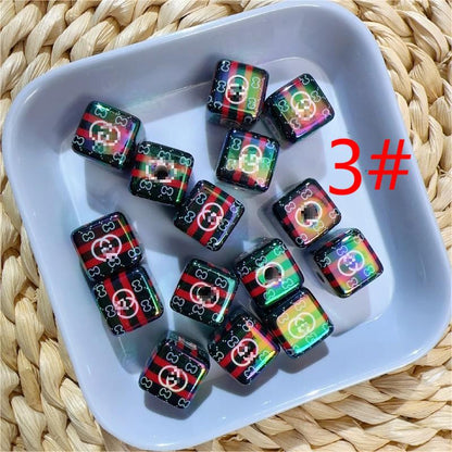 【B77】大牌G电镀多彩方块珠子/9色/ヒョ柄四角/スクエアビーズ/縦穴貫通/ポールペン用/手作り/手芸用品